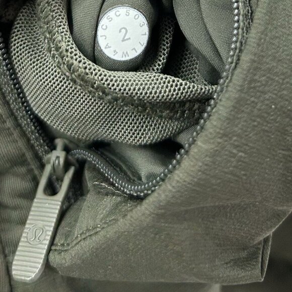 Lululemon Down and Around Puffer Vest Womens Size 2 Olive Green Goose Down - Picture 11 of 12